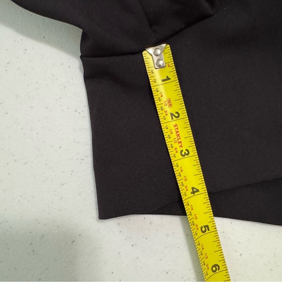 Abercrombie Curve Love Sloane Tailored Short Black NWT Size 4 - Picture 11 of 12